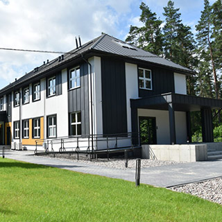 Wejście do budynku ośrodka Przystań